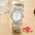 Nouvelle montre d&#39;alliage de luxe Montre Hollow Out Belt Elegance Montre Quartz Cestbella Special Gifts Watch